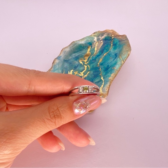 Peridot center with cubic zirconia side stones, 925 with White Gold plated band - Picture 3 of 8